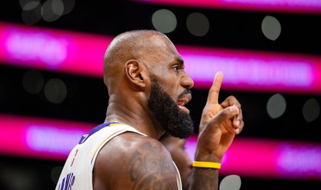 九游体育入口-香波特：若你没按老詹的要求跑位 他会故意传球失误&amp;让教练换下你