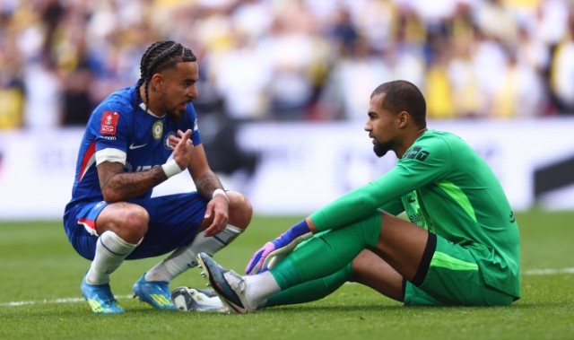 邮报：恩佐赛中想与麦克法兰沟通，让桑切斯装受伤引发利兹联不满
